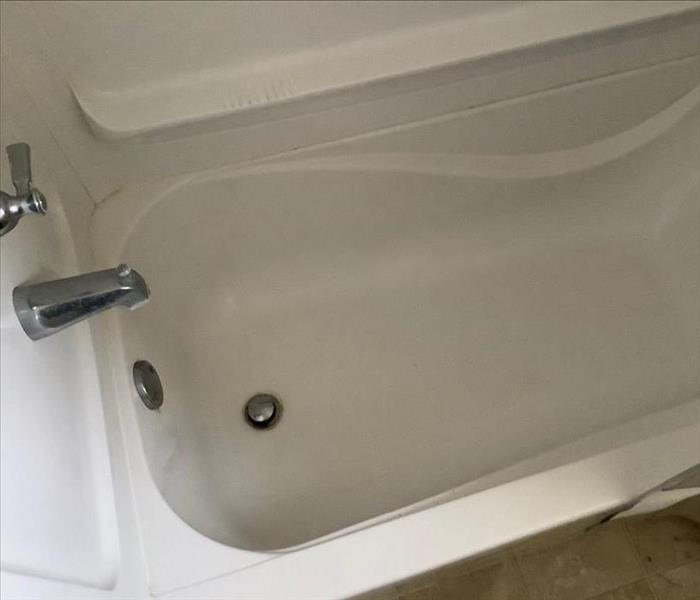 A clean white tub.